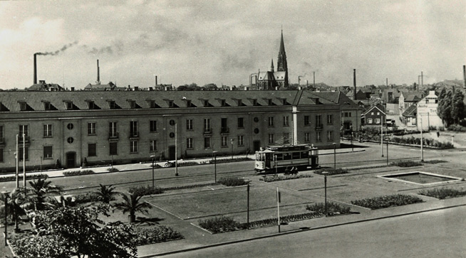 Abbildung 3: Boahnhofsvorplatz mit Fahrenkampschen Siedlungsgebäuden 1938
