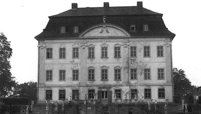 Abbildung 2: Schloß Oppburg mit Freitreppe (Foto: Curtius 1998)