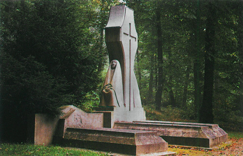 Das Reuss-Grabmal von Ernst Barlach im Ebersdorfer Park (Foto: M. Rohde 1998)