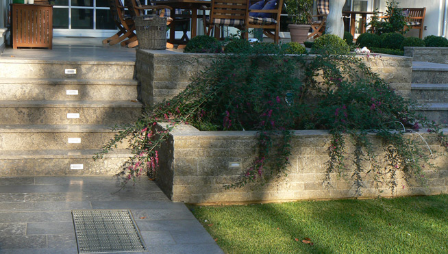 Treppen mit LED-Beleuchtung.
